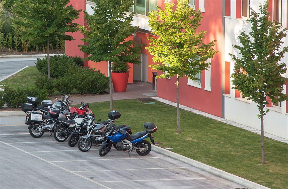 Hotel Cluentum Tolentino Bagian luar foto