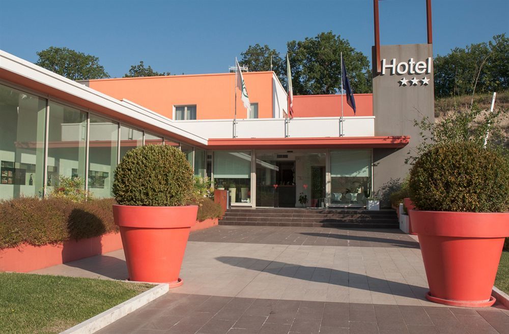 Hotel Cluentum Tolentino Bagian luar foto