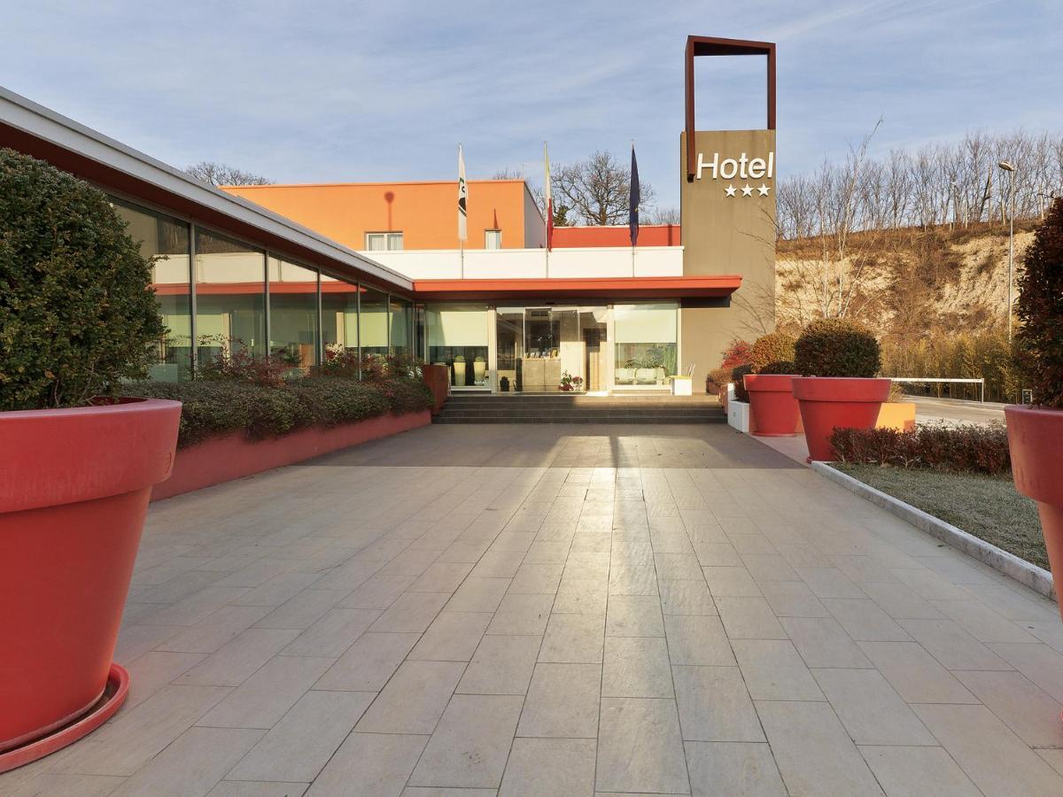 Hotel Cluentum Tolentino Bagian luar foto