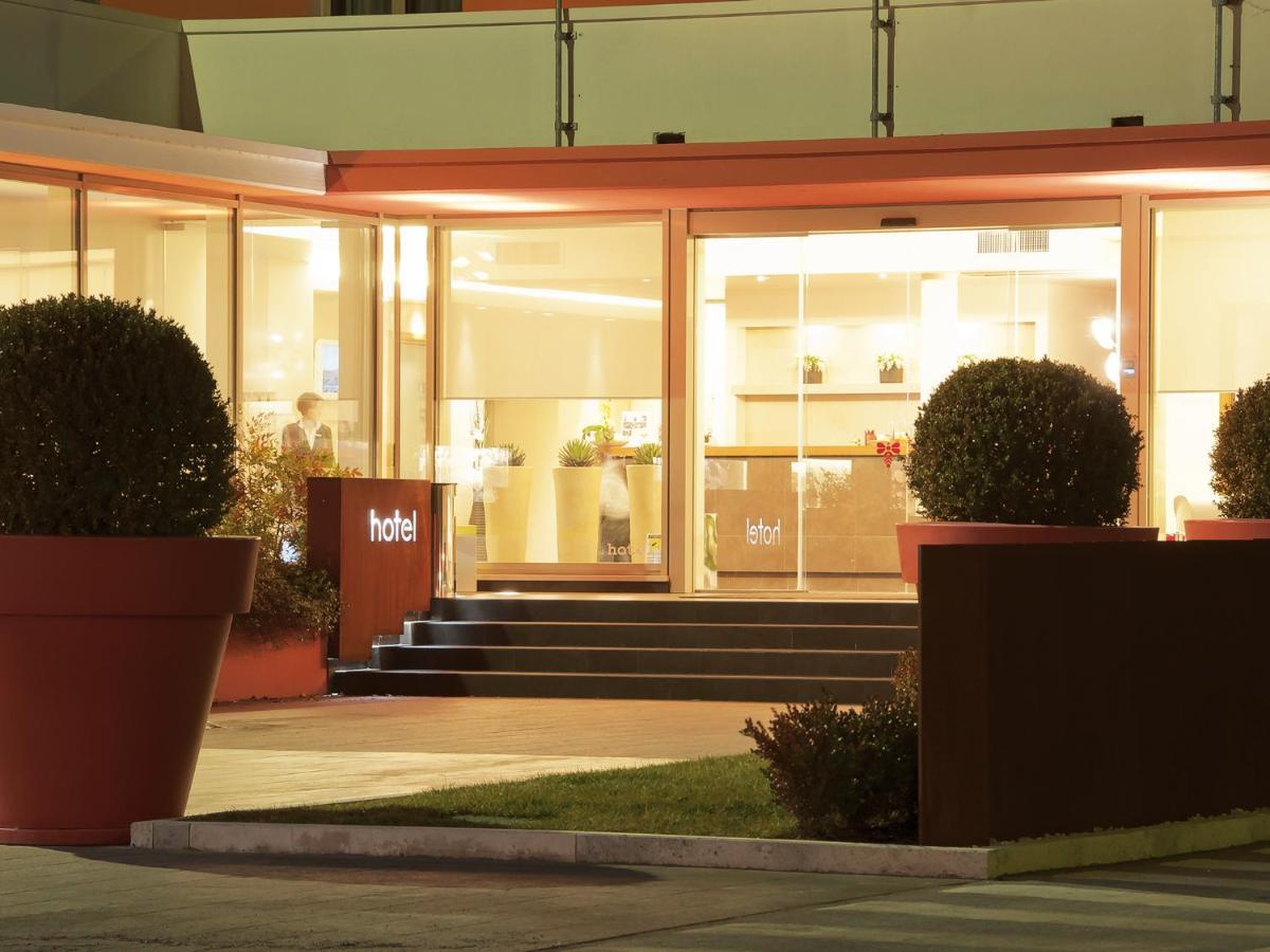 Hotel Cluentum Tolentino Bagian luar foto